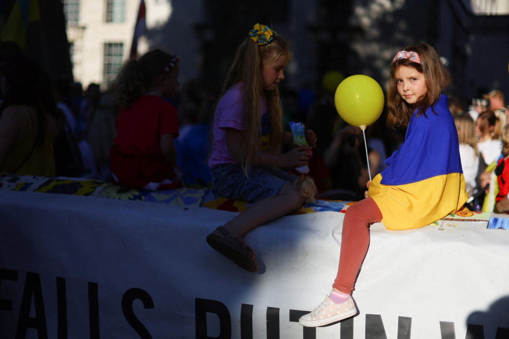 Deti na demon&scaron;tr&aacute;cii na podporu Ukrajiny. FOTO: REUTERS