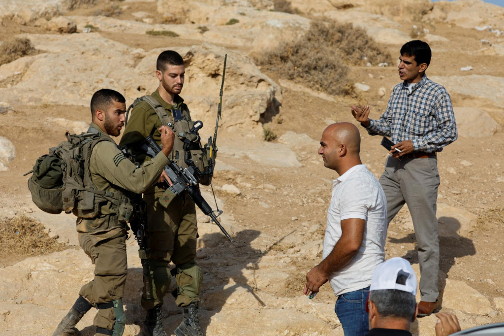 Ilustračná fotografia, izarelskí vojaci a Palestínci. FOTO: REUTERS