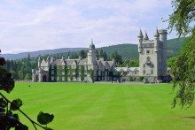 Kráľ Karol III zdedil aj škótsky hrad Balmoral.