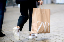Španielsky odevný koncern Inditex, pod ktorý spadá značka Zara, zaznamenal v prvom polroku prebiehajúceho fiškálneho roka nárast tržieb. FOTO: TASR/AP