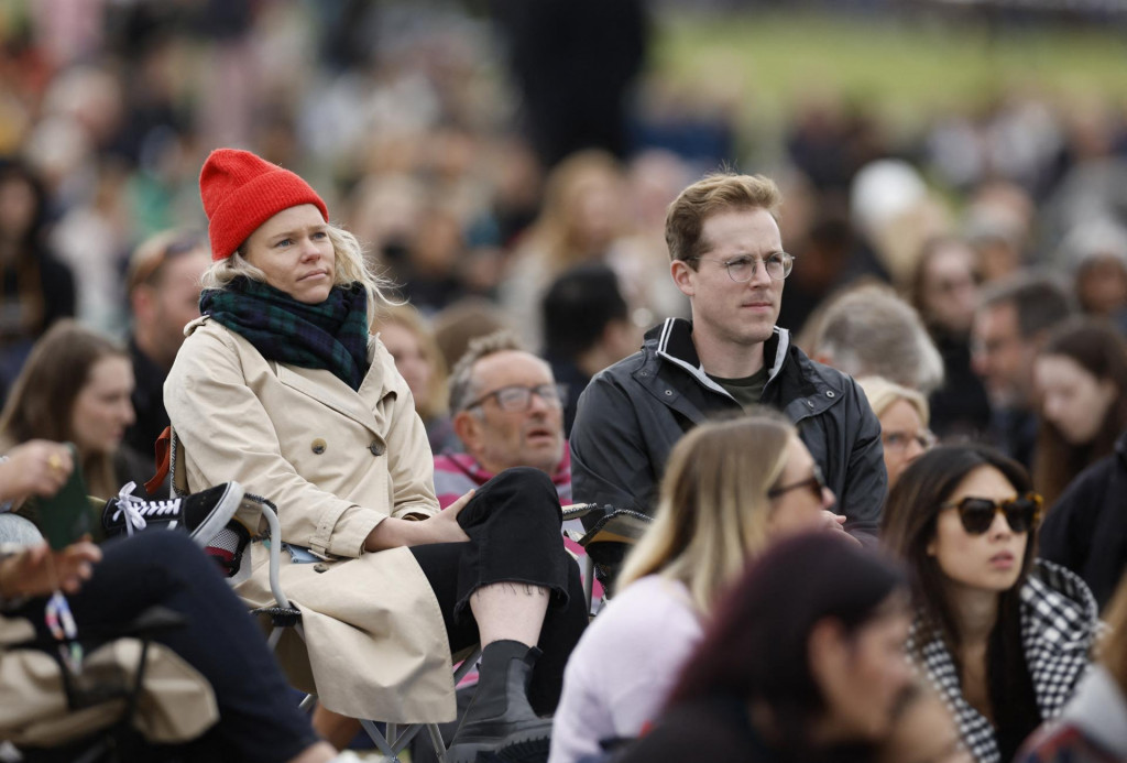 Ľudia v Hyde Parku v Lond&yacute;ne. FOTO: REUTERS