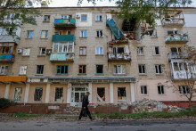 Zničená budova na Ukrajine. FOTO: Reuters