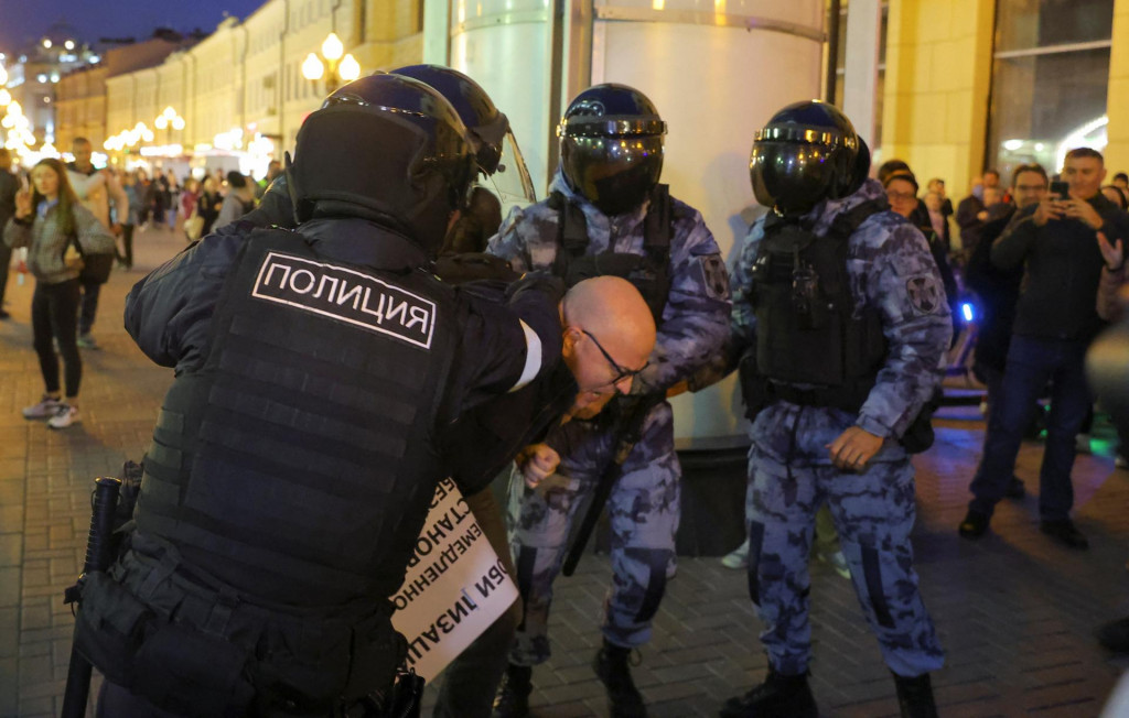 Čiastočná mobilizácia sa v Rusku stretla s odporom. FOTO: Reuters