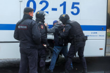 Zatýkanie v ruských uliciach. FOTO: Reuters