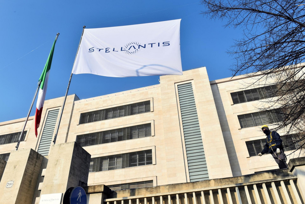 Stellantis поможет работникам бороться с инфляцией. Это обеспечит им необычное вознаграждение в размере более тысячи евро