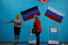Volebná miestnosť počas referenda o pripojení samozvanej Doneckej ľudovej republiky k Rusku. FOTO: REUTERS