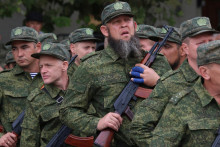 Český vojenský expert Lukáš Visingr hovorí, že v prvých dňoch čakajú mobilizovaných Rusov v boji straty vo výške desiatok percent, potom rozklad jednotiek a masové dezercie. FOTO: Reuters