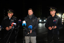 Česká polícia začala vykonávať kontroly na hraniciach so Slovenskom. FOTO: TASR/Lukáš Grinaj