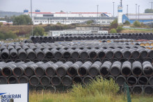 Nepoužité rúry pre plynovod Nord Stream 2 v Baltskom mori sú uložené v Lubmine. FOTO: TASR/AP
