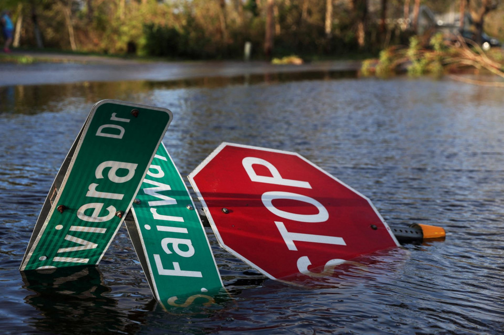Záplavy po hurikáne Ian, ktorý v plnej sile vyčíňal na juhozápade Floridy. FOTO: REUTERS