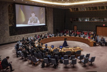 Ukrajinský prezident Volodymyr Zelenskyj vystupuje s prejavom prostredníctvom videokonferencie na zasadnutí Bezpečnostnej rady OSN v New Yorku. FOTO: TASR/AP