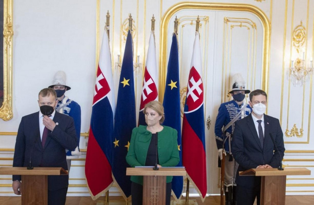Zľava šéf parlamentu Boris Kollár, prezidentka Zuzana Čaputová a premiér Eduard Heger. FOTO: TASR/Martin Baumann