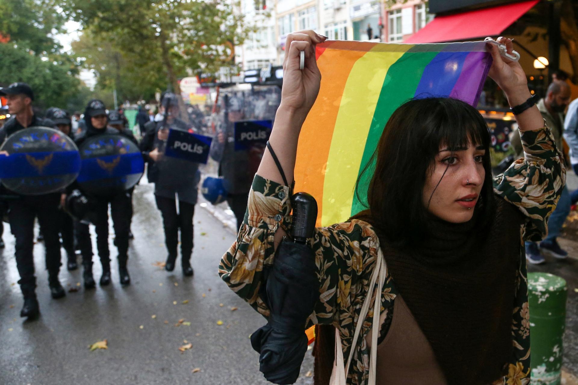 Tisíce ľudí v Paríži demonštrovali na podporu protestov v Iráne za práva žien