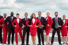 Zamestnanci leteckej spoločnosti si môžu vybrať uniformu, v ktorej sa cítia najlepšie.