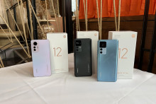 Séria Xiaomi 12T. Medzi novinkami je aj smartfón s rekordným rozlíšením fotoaparátu. FOTO: Alžbeta Harry Gavendová/HN