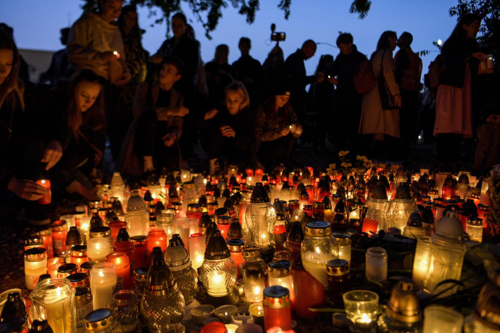 &Uacute;častn&iacute;ci pochodu na pamiatku obet&iacute; nedeľnej tragickej nehody. FOTO: TASR/Pavol Zachar