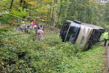 Nehoda autobusu pri Bohuniciach. FOTO: Facebook HaZZ