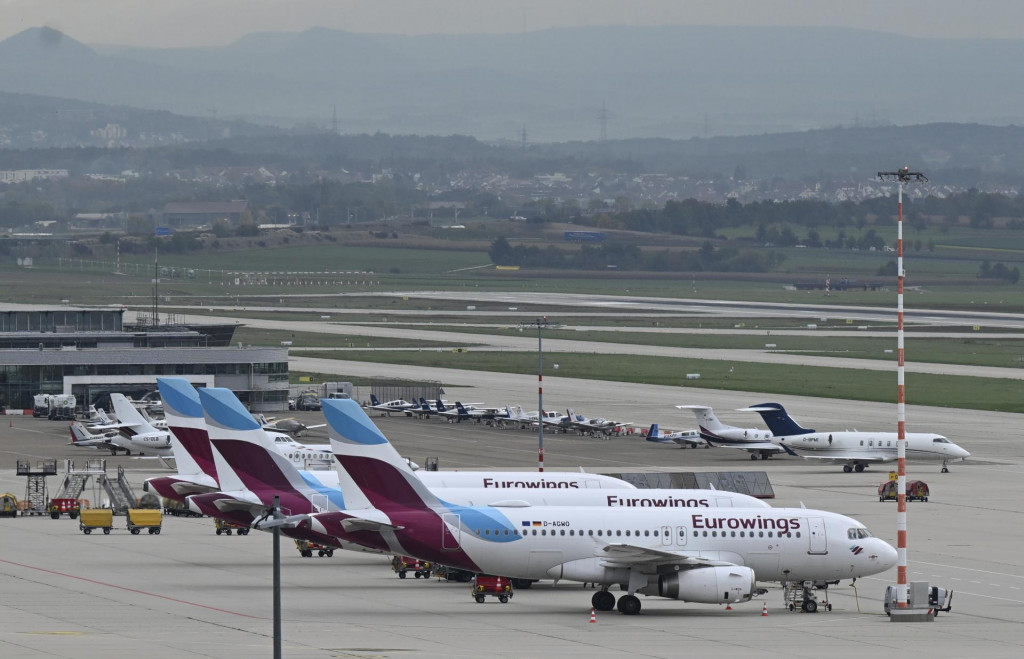 Lietadlá nemeckej leteckej spoločnosti Eurowings. FOTO: TASR/AP

