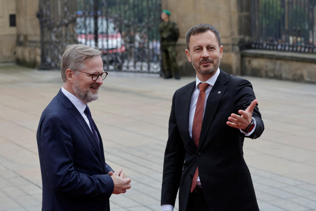 Český premiér Petr Fiala a slovenský premiér Eduard Heger. FOTO: Reuters