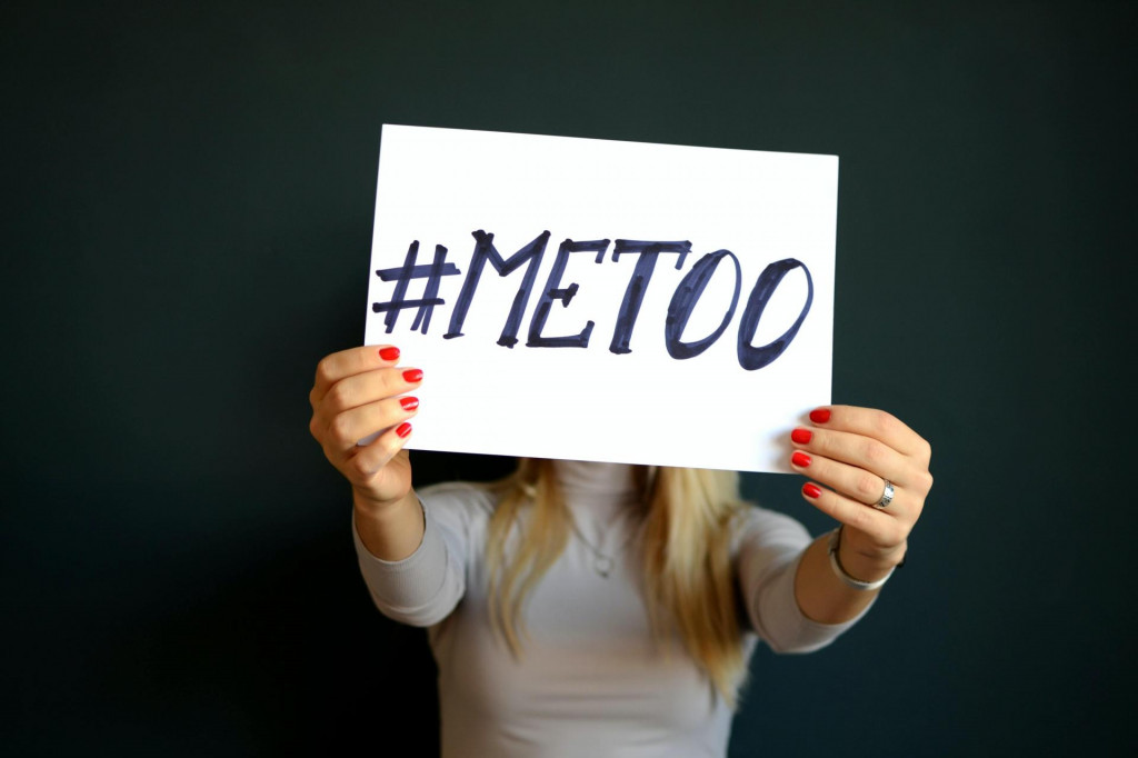V prieskume sa viac ako dve tretiny žien vyjadrili, že zažili sexuálne obťažovanie.