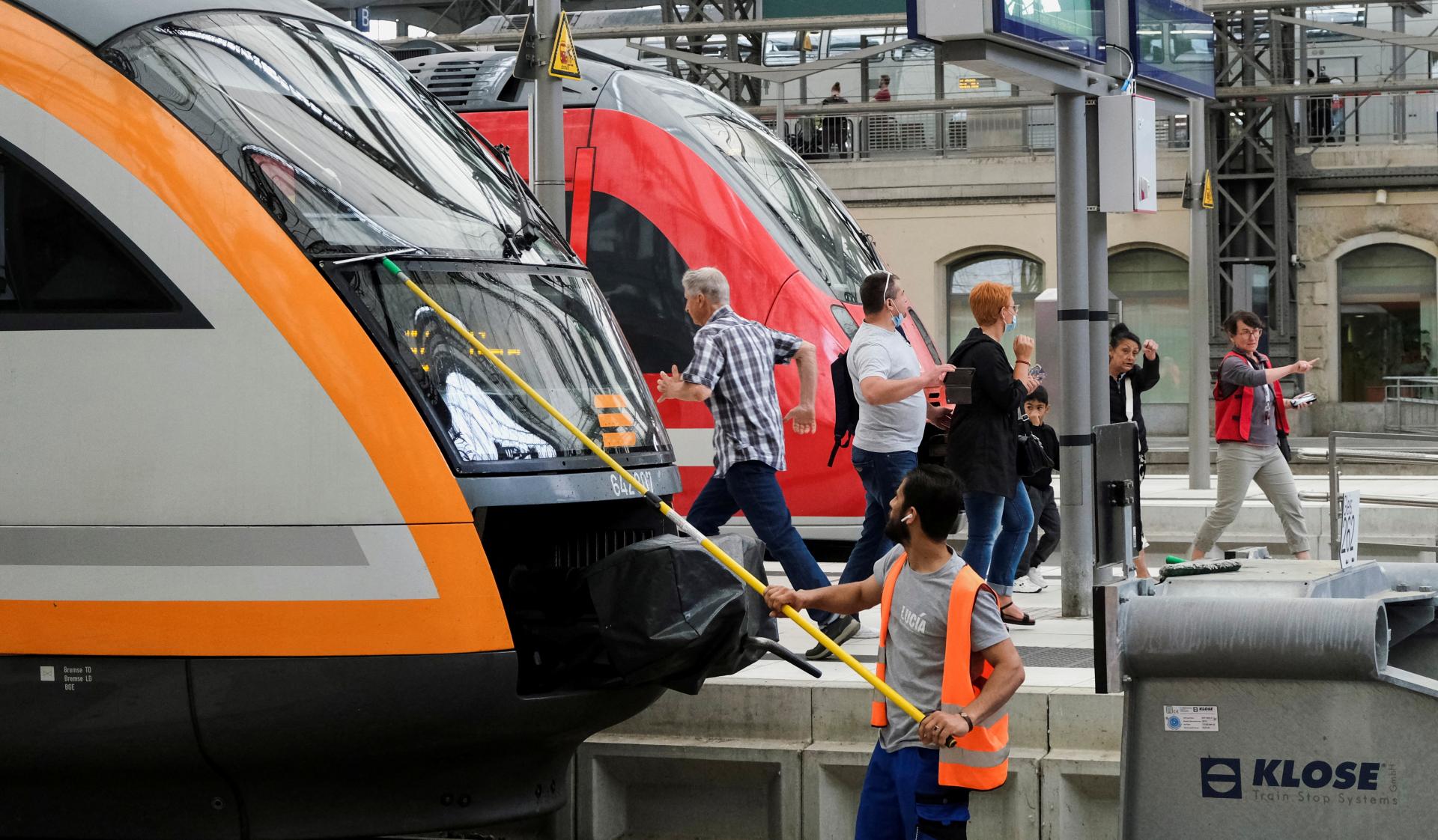 Železničná doprava na severe Nemecka bola načas pozastavená. Za poruchou stála sabotáž