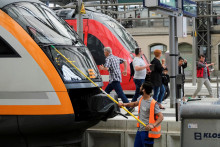 Ilustračná fotografia vlakov v Nemecku. FOTO: REUTERS