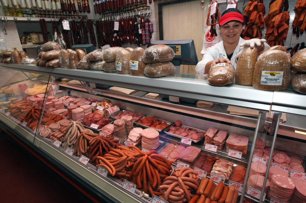 Spotreba mäsa v Nemecku je o 11,5 percenta nižšia ako vlani. Ide o pokles zaznamenaný v januári až júli. V tomto období sa však mäsiarom u nás darilo. No našinec začína obmedzovať spotrebu až teraz. FOTO: HN/Pavol Funtál
