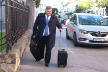 Advokát Jozefa Brhela Michal Mandzák prichádza na Špecializovaný trestný súd. FOTO: TASR/Ján Krošlák