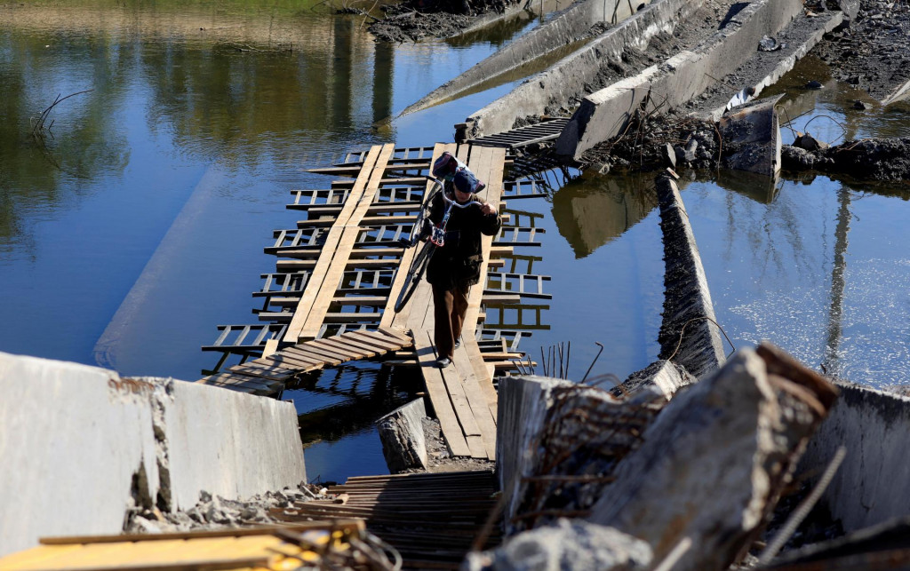 Z&aacute;ber na vojnou zasiahnut&yacute; Bachmut. FOTO: REUTERS
