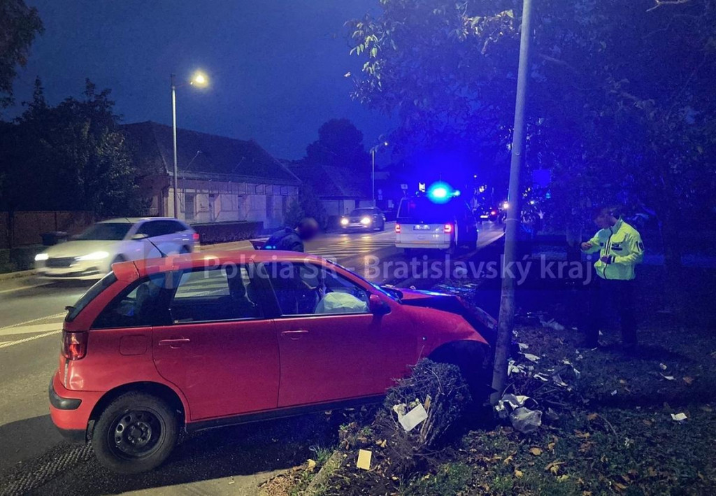 Nehoda v Rovinke. FOTO: Facebook polície/Bratislavský kraj