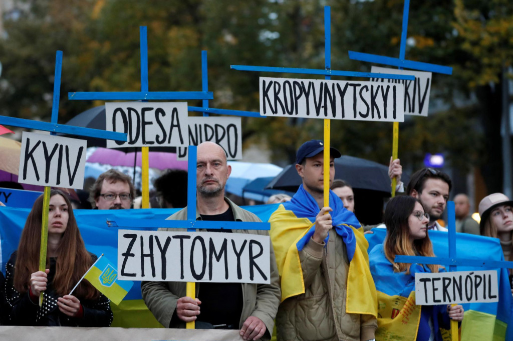 Protest proti ruským raketovým útokom na ukrajinské mestá v Prahe. FOTO: Reuters