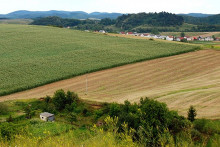Ak nejaká agrofirma užíva vašu pôdu, platí aj daň z nehnuteľnosti. FOTO: TASR