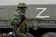 Ruský vojak na ceste do Luhanskej oblasti. REUTERS
