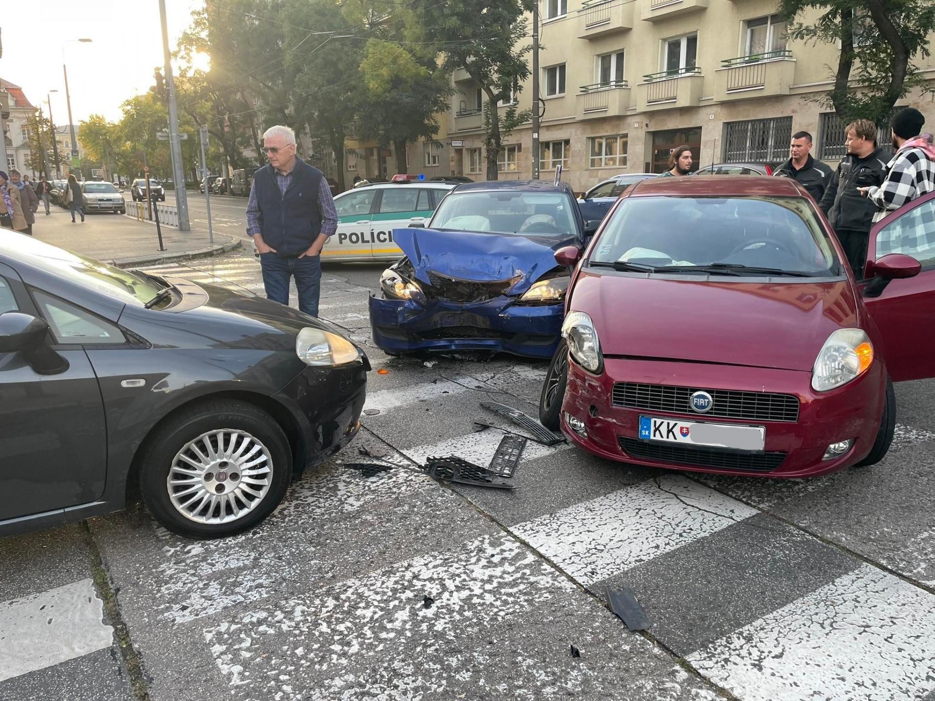 Na slovenských cestách sa tento rok stalo takmer 9 400 dopravných nehôd. Za obeť im padlo 189 ľudí