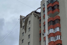 Poškodená rezidenčná budova v ruskom Belgorode. FOTO: REUTERS