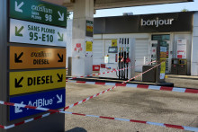 Najväčším problémom pre Parížanov nie sú ceny, no dostupnosť palív. FOTO: Reuters