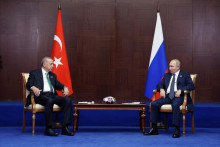 Turecký prezident Recep Tayyip Erdogan s ruským prezidentom Vladimirom Putinom. FOTO: REUTERS