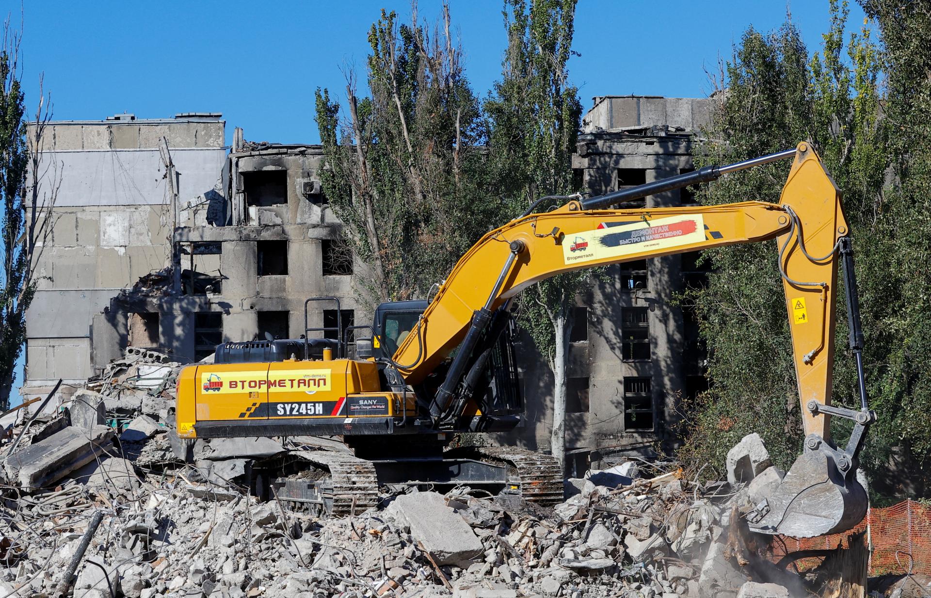 Ruské plány na obnovu Mariupolu. Ignorácia civilistov, z Azovstaľu bude park