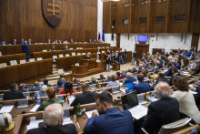 Plénum počas hlasovania. FOTO: TASR/Jaroslav Novák