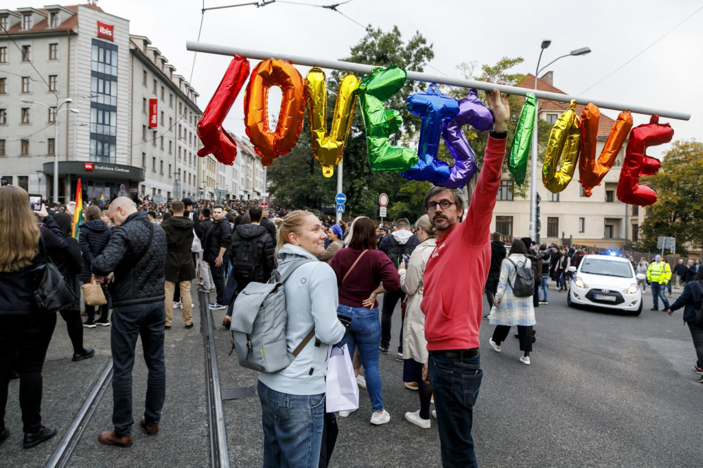 Snímka z pochodu za odsúdenie nenávisti voči LGBTI komunite v Bratislave 14. októbra 2022.