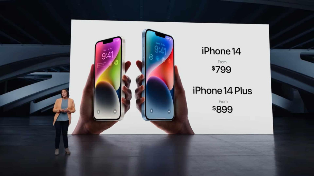 iPhone 14 Plus začína oficiálne na cene 1 149 eur za model so 128 GB úložiskom, iPhone 14 kúpite od 999 eur vo verzii so 128 GB úložiskom. FOTO: Apple
