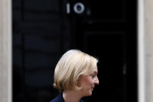 Britská premiérka Liz Trussová podala rezignáciu. FOTO: REUTERS