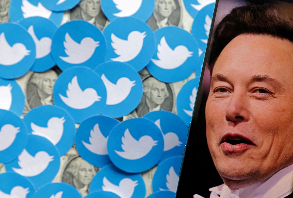 Elon Musk a logo firmy Twitter. FOTO: Reuters