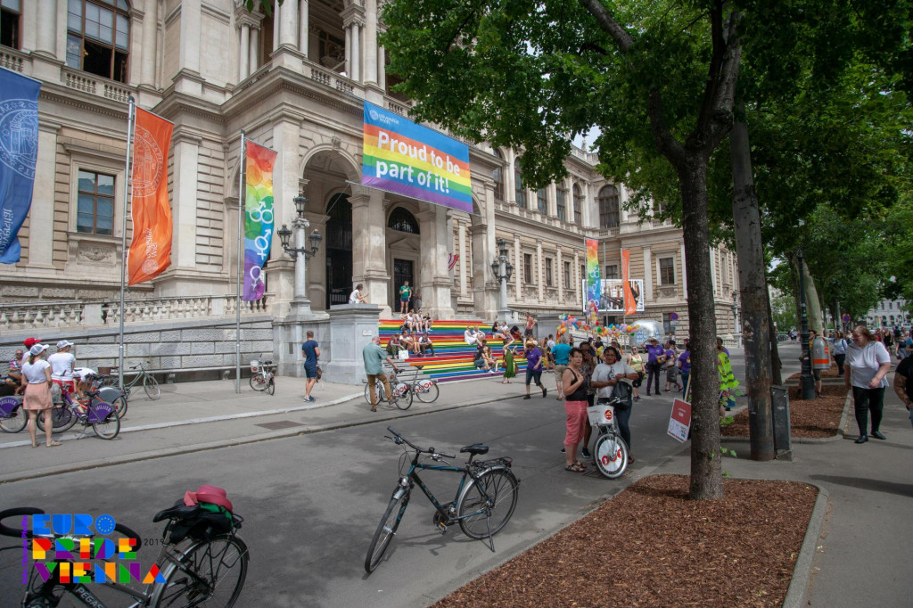 Rakúsko v roku 2019 schválil zákony o homosexuálnych manželstvách spolu s celým radom progresívnych transgender legislatív.