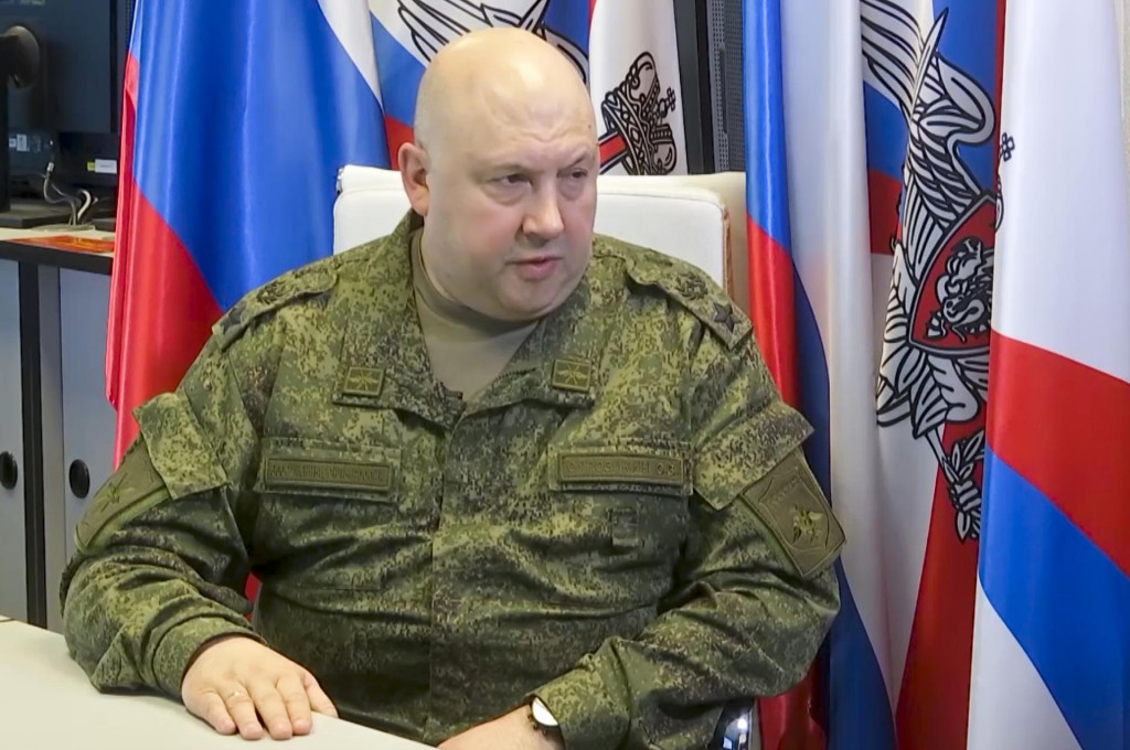 Veliteľ ruských inváznych síl generál Sergej Surovikin počas rozhovoru opisuje situáciu ruských síl v Chersonskej oblasti ako ”veľmi zložitú”. FOTO: TASR/AP