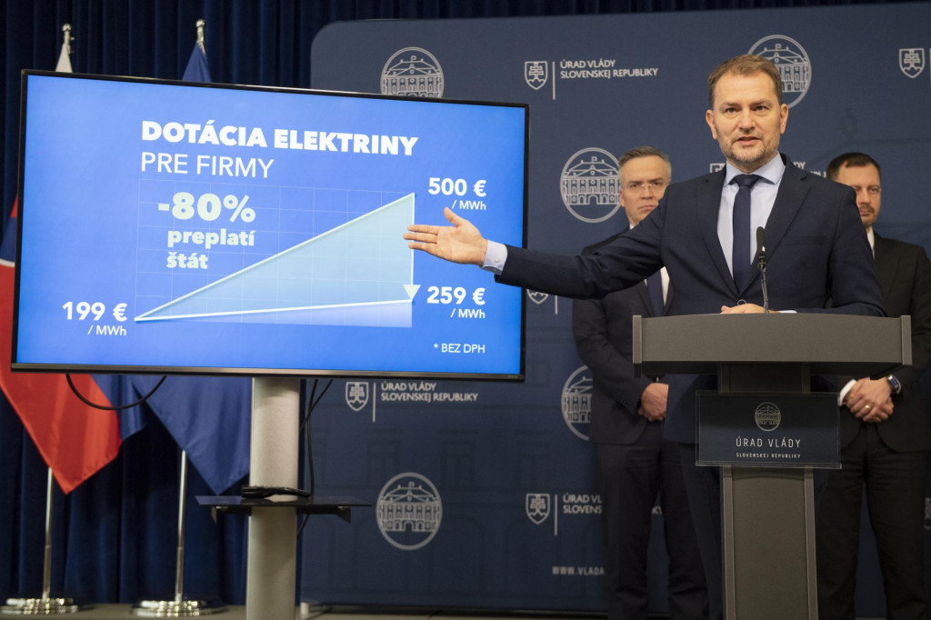 Minister financií Igor Matovič predstavuje pomoc pre firmy v čase energetickej krízy. FOTO: TASR/Pavel Neubauer