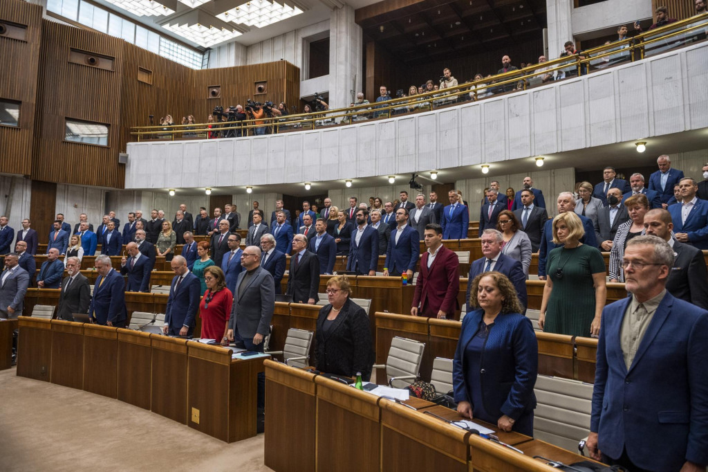 Parlament je vzdialený nielen od problémov ľudí, ale aj od verejnej kontroly. TASR/Jaroslav Novák