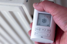 Podľa expertov na energie totiž existujú výborné spôsoby, ako byť doma stále v teple a pritom neskrachovať. FOTO: TASR/DPA

