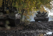 Jednotky ukrajinskej 93. mechanizovanej brigády Cholodnyj Jar v bahnitom teréne neďaleko Bachmutu (23. októbra 2022). FOTO: Facebook.com/93ombr