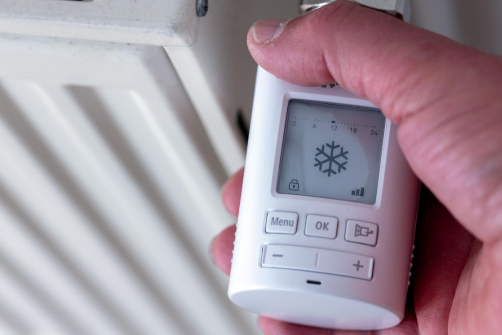 Odborníci radia, ako mať doma teplo a pritom neskrachovať. FOTO: TASR/DPA

